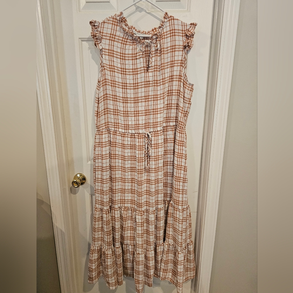 Julia Jordan Tan and White Midi Sundress with Crew Neck